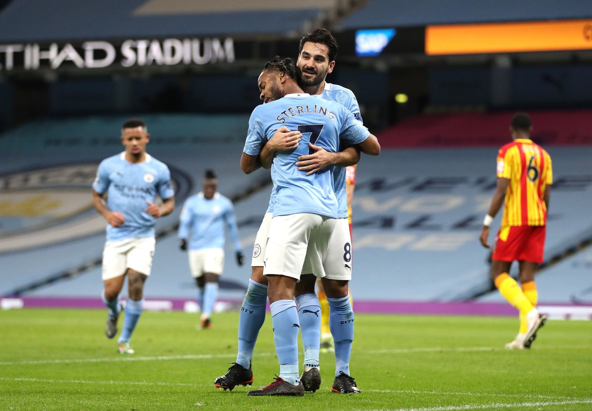 超的后卫为 超的后卫为